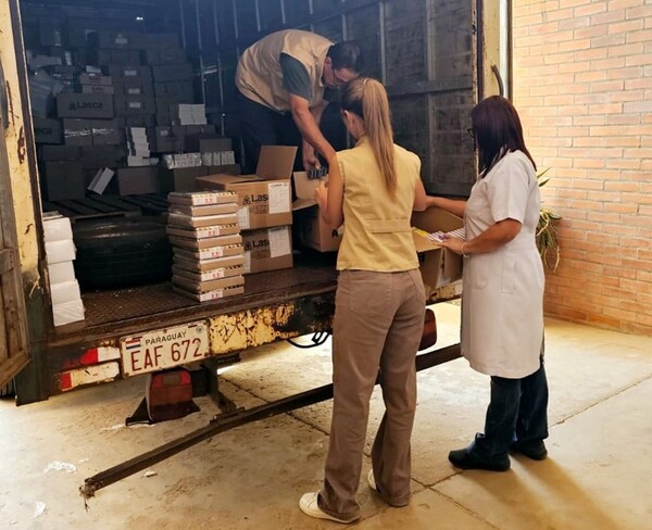 Provisión de insumos y medicamentos a regiones sanitarias garantiza tratamiento a pacientes - .::Agencia IP::.