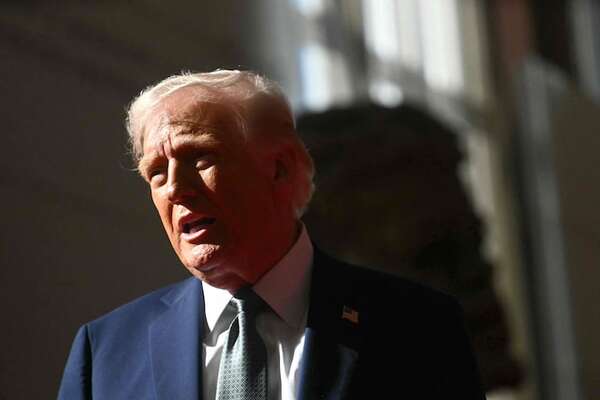 Trump pide a indocumentados que se “autodeporten” antes de ser arrestados - Mundo - ABC Color