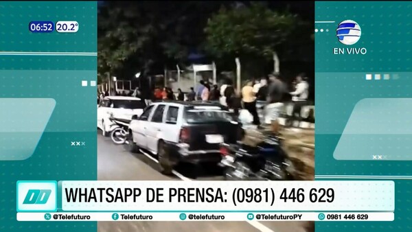 Larga fila para retirar kits escolares en Altos