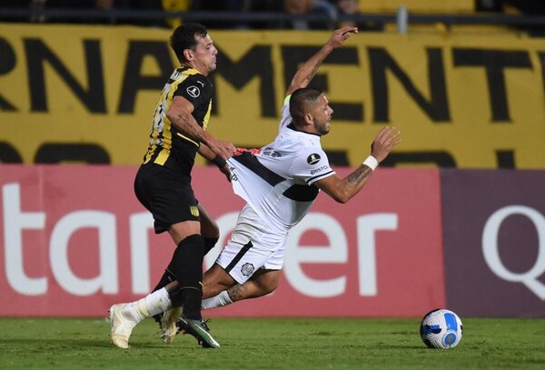 Versus / ¿Por qué Peñarol recibirá a Olimpia a puertas cerradas?