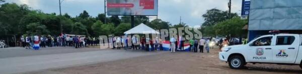 Pobladores bloquean sus calles para que ya no se usen de alternativa a ruta PY07 en Hernandarias – Diario TNPRESS