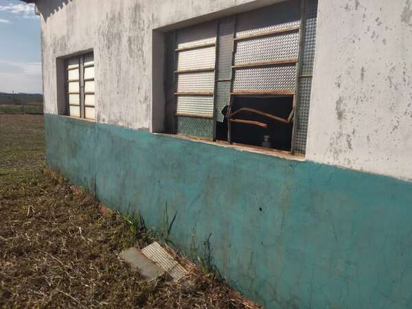 Hurtaron carne y verduras de la cocina de una escuela rural en San Pedro del Paraná - Policiales - ABC Color
