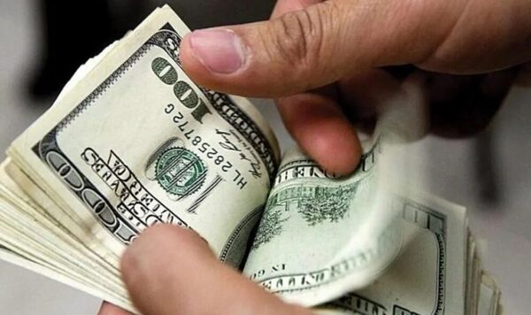 Pese a intervención del BCP el dólar continúa su escalada y llegaría a G. 8.000 este semestre