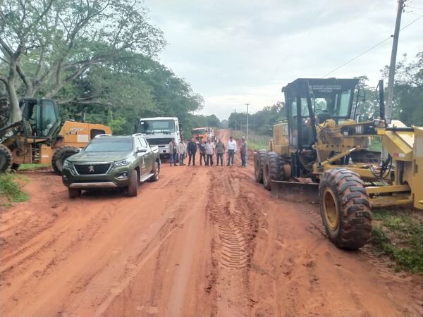 Distrito de Horqueta recibe mejoras de camino a través de la Gobernación