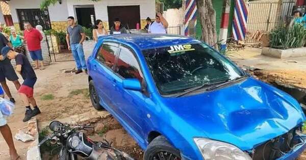 Diario HOY | VIDEO| Automovilista pierde el control, mata a motociclista y transeúnte