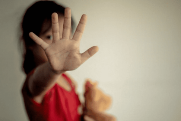 Abusó de sus tres hijastros y fue condenado a 23 años de prisión - trece