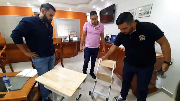 Tres empresas están interesadas en proveer pupitres chinos a la Municipalidad de Ciudad del Este - ABC en el Este - ABC Color