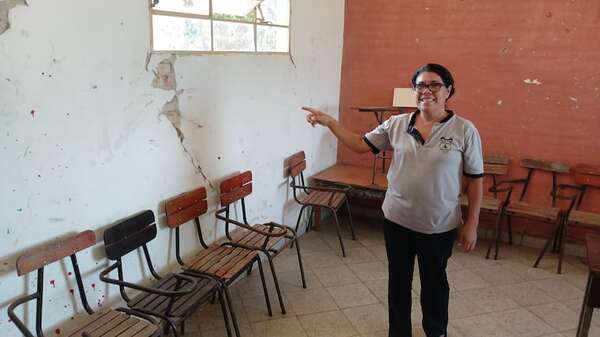 Escuela rural de Coronel Oviedo en crisis: fallas estructurales y kits escolares insuficientes - Nacionales - ABC Color