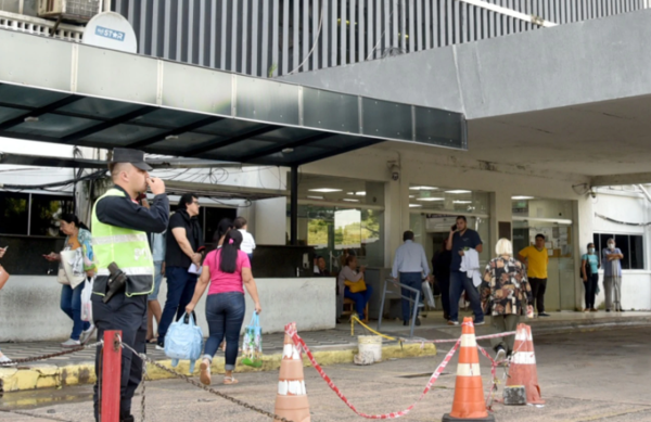 Detienen a dos hermanas por hurto en el Hospital Central del IPS