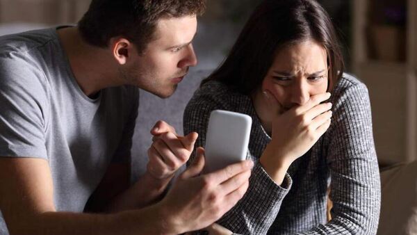 Celos en la pareja: cuándo son normales y cuándo se convierten en un problema