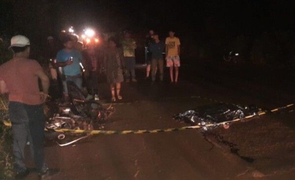 Iban entre cuatro en una moto y una murió tras ser embestidos
