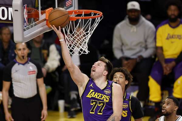 Los Lakers arrasan, los Rockets remontan 25 puntos y Nuggets ganan a Warriors sin Jokic - Polideportivo - ABC Color