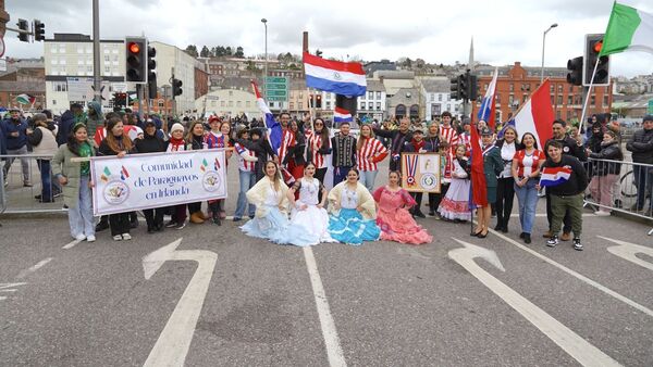 Comunidad de paraguayos en Irlanda destaca en desfile de San Patricio en Irlanda