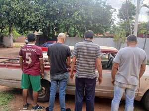 Detienen a cuatro personas por el hurto de bolsas de cal en Luque - Policiales - ABC Color
