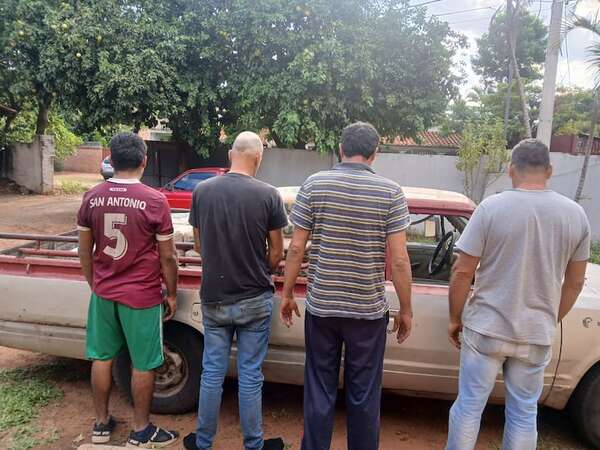 Detienen a cuatro personas por el hurto de bolsas de cal en Luque - Policiales - ABC Color