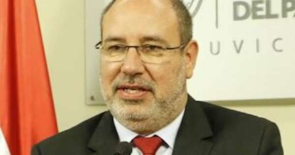 La Nación / “Lo más importante es que tengan pupitre decente”