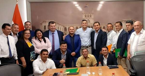La Nación / Intendentes liberales acuerdan trabajar de cerca con el Gobierno