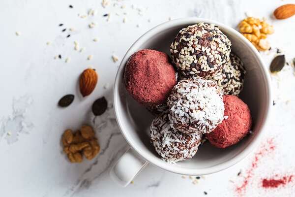 Probá estos bombones diferentes y nutritivos: bolitas de remolacha y coco - Gastronomía - ABC Color