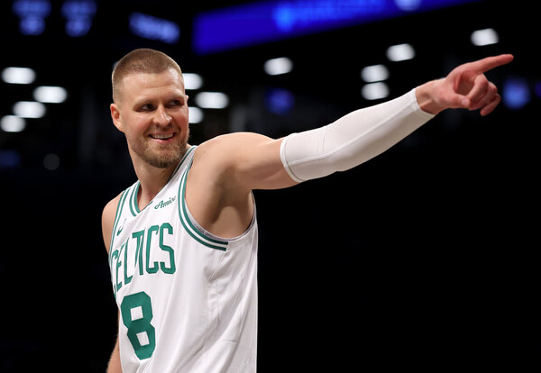 Versus / Porzingis comanda el triunfo 50 de los Celtics