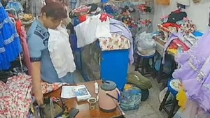 Video: Fingió ser cliente en tienda de trajes típicos y terminó robando de una cartera G. 3 millones