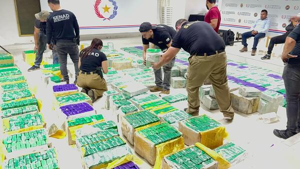 Senad incautó otro bus de "narcoturismo" con más de 1.600 kilos de marihuana - 1000 Noticias