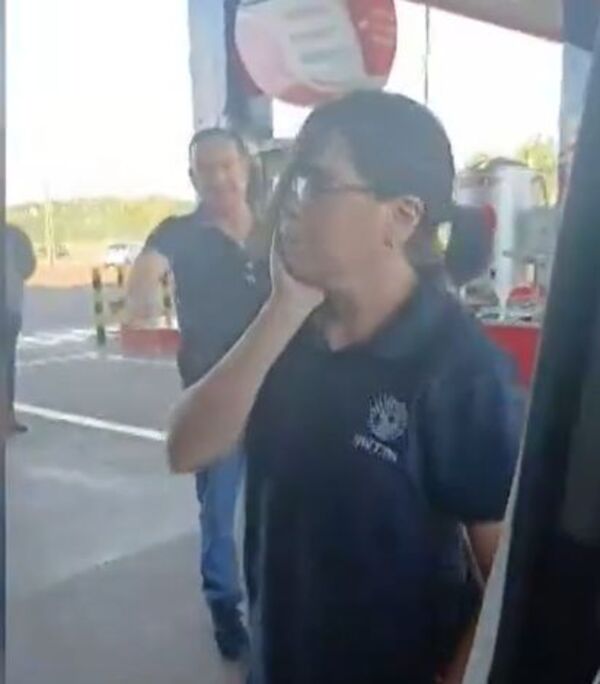 (VIDEO) Abogado le dio un “bife” a funcionaria de INTN