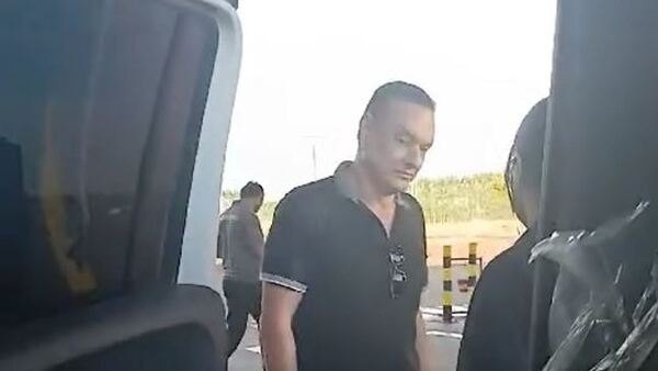 Cobarde abogado golpeó en la cara a una funcionaria del INTN