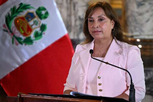 Polémica en Perú por la supuesta rinoplastia de la presidente Boluarte - Mundo - ABC Color