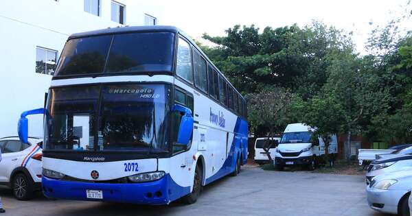 La Nación / Ofrecían viajes a Brasil para poder traficar droga en bus de turismo