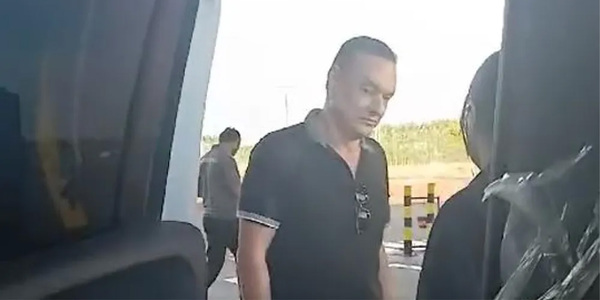 ABOGADO COBARDE GOLPEÓ EN LA CARA A UNA FUNCIONARIA DEL INTN