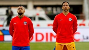Versus / Claudio Bravo advierte del poderío de Paraguay: "Históricamente un lugar complejo"