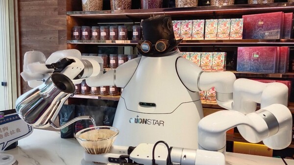 La inteligencia artificial no lee bien la hora, pero ya sabe hacer café, según científicos