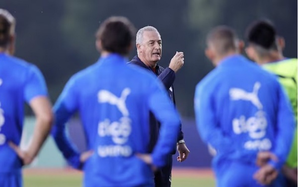 El once titular que Alfaro prueba para enfrentar a Chile