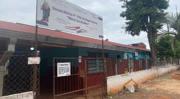 Alumno lanza gas pimienta en el aula y desata el caos - Noticiero Paraguay
