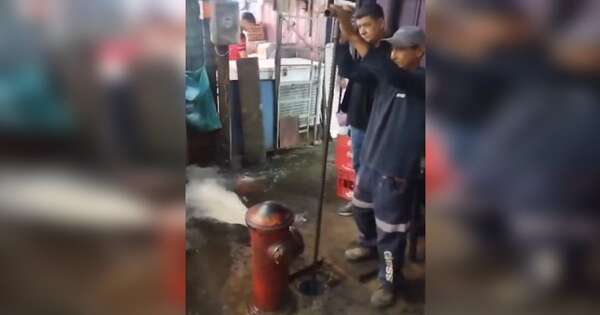 Diario HOY | Realizan inspección de bocas hidrantes en el Mercado 4