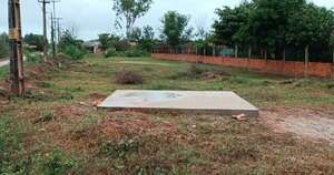 Diario HOY | ¿Error de Essap? Instalan base para tanque en terreno privado y dueño frena la obra