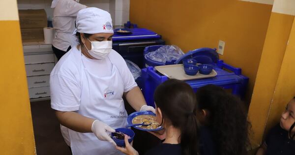 La Nación / Mtess verifica si Gobernaciones cumplen con trabajadoras que sirven almuerzo en escuelas