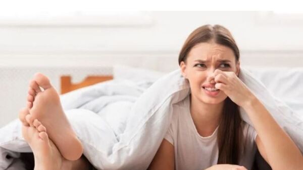 "Mi novio tiene mal olor en los pies y axilas y ya no aguanto"