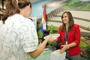 En medio del escándalo por los pupitres chinos, Itaipú presentó su “Norma General de Licitaciones” - Economía - ABC Color