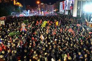 Miles de estudiantes protestan en Estambul en apoyo al alcalde opositor - Mundo - ABC Color