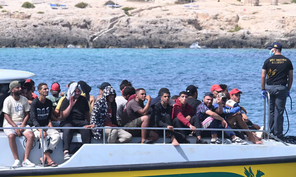 Un naufragio de migrantes frente a costas de Italia deja 6 muertos y 40 desaparecidos - OviedoPress