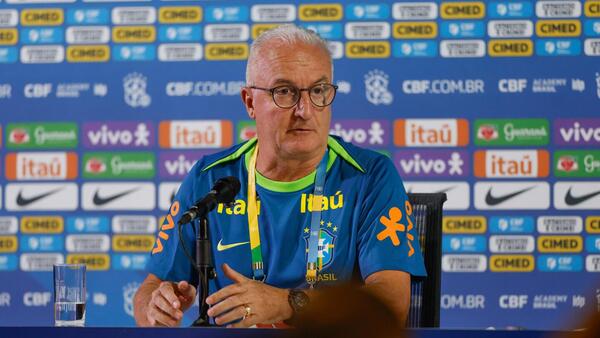 Dorival afirma que la baja de Neymar le obligó a cambiar su plan