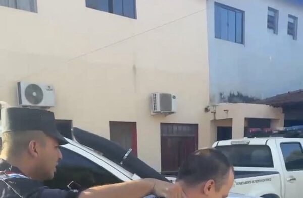 Ministro Riera he’i que apresaron al abogado tavyron pero la policía lo desmiente
