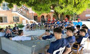 El Presi visitó a la Albirró para llevarles el aliento de todo un país