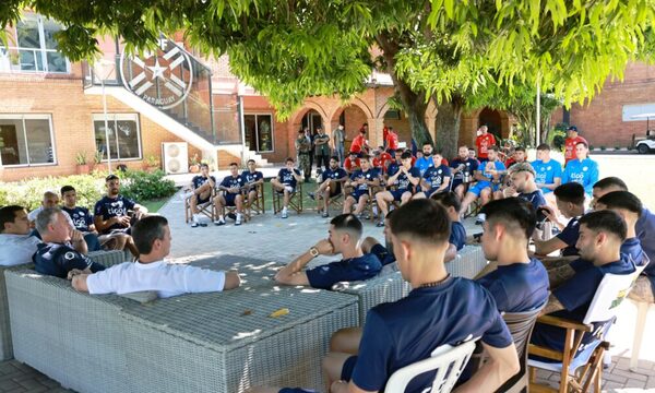 El Presi visitó a la Albirró para llevarles el aliento de todo un país