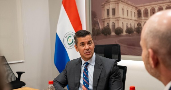 Peña recibe al presidente de la Fundación Heritage y defiende el alineamiento con Trump