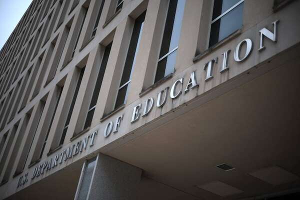 Trump tiene previsto ordenar el jueves el desmantelamiento del Departamento de Educación - Mundo - ABC Color