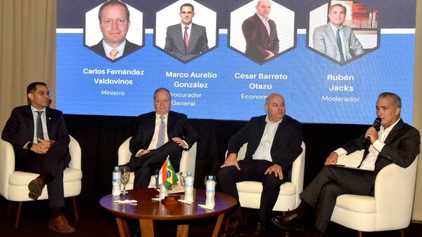 Ministro afirma que hay interés en planes de Alianza Público-Privada