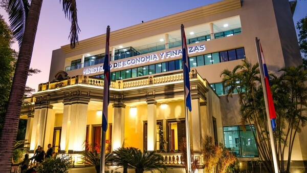 Inauguran la nueva sede del MEF sobre la Avenida Mariscal López