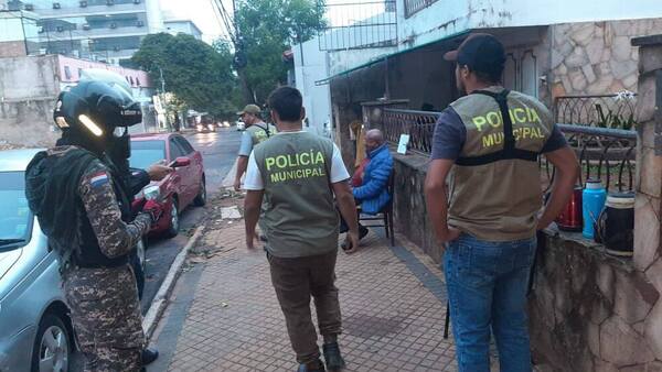 Operativo contra cuidacoches extorsionadores en cercanías del Defensores - 1000 Noticias